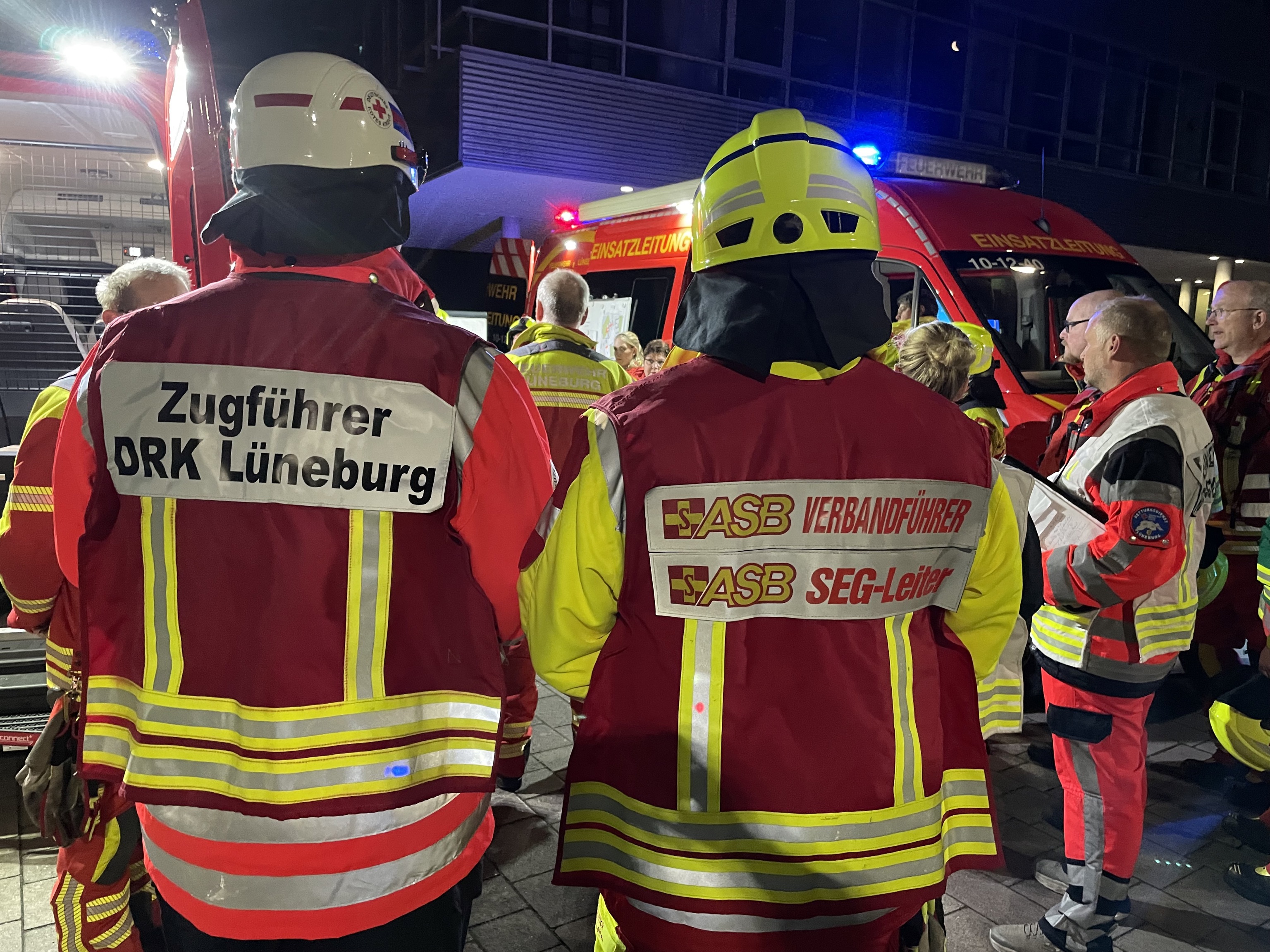 Großeinsatz nach Explosion in Wohnhaus