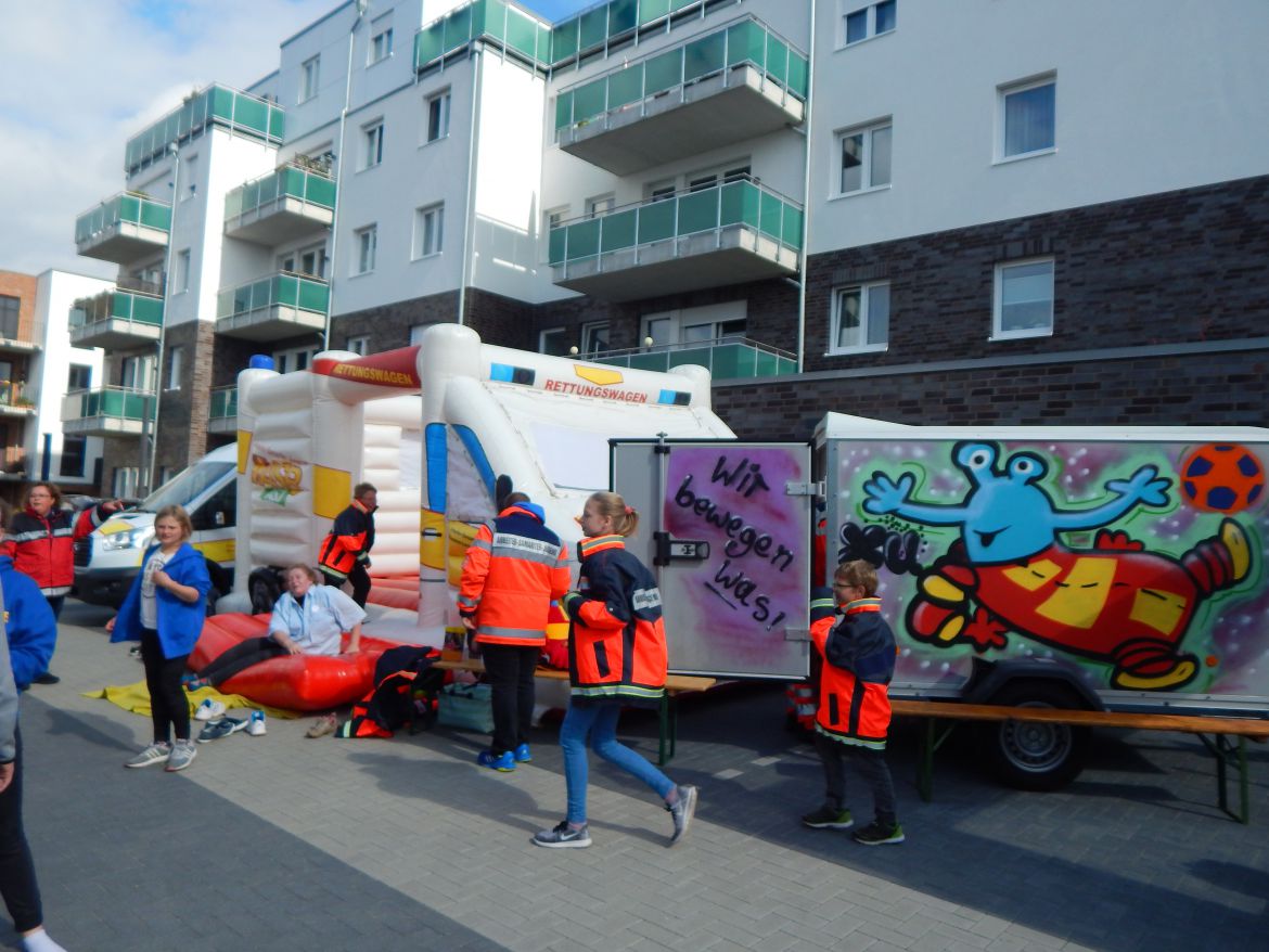 Das Highlight bei der Eröffnung des Sozialzentrums im Hanseviertel war die ASJ Hüpfburg