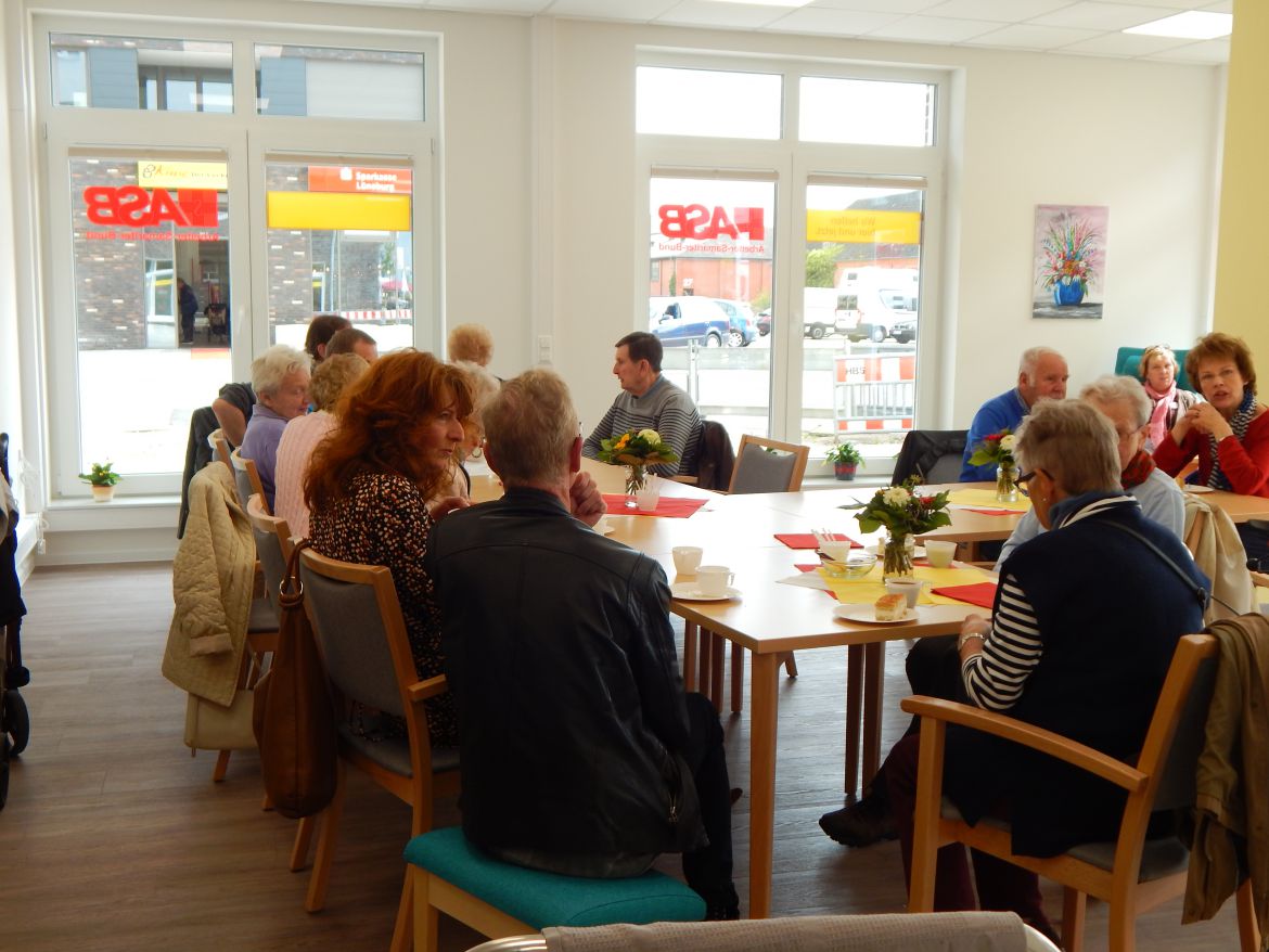 Viele Besucher bei Eröffnung des ASB Sozialzentrum Hanseviertel